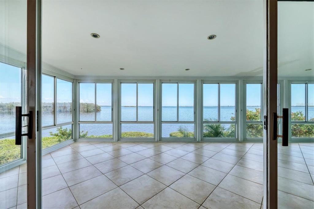 For Sale: $1,350,000 (3 beds, 3 baths, 4110 Square Feet)