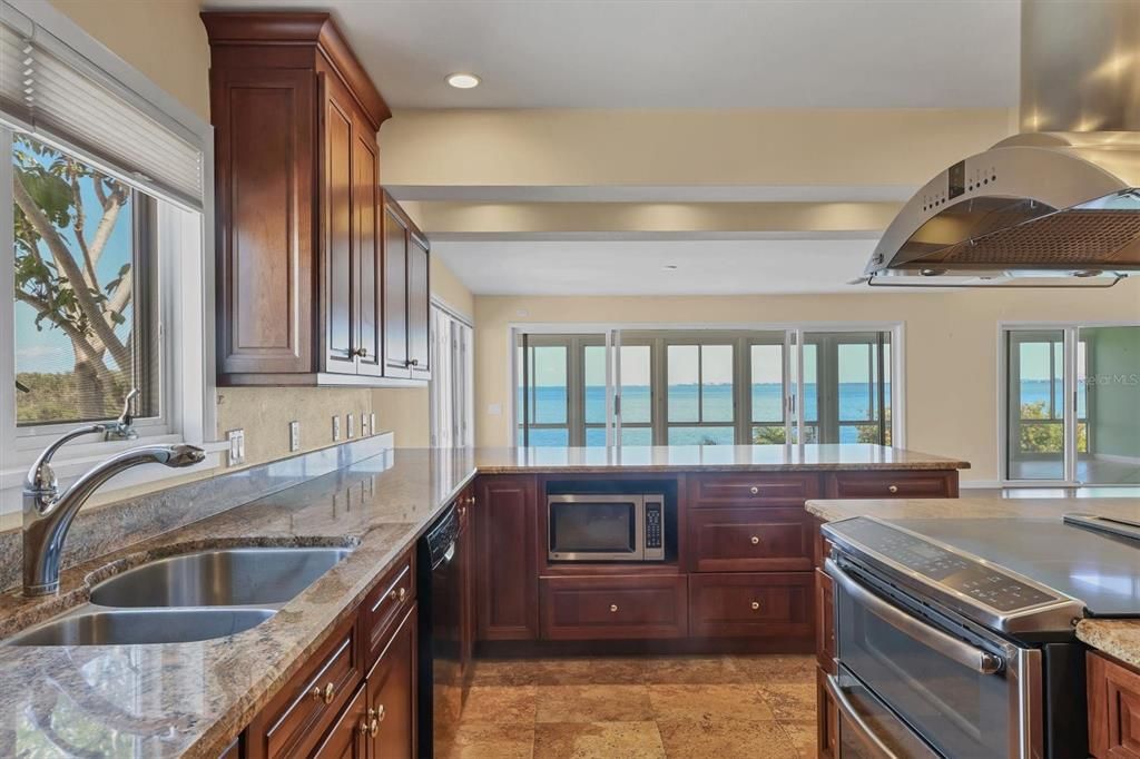 For Sale: $1,350,000 (3 beds, 3 baths, 4110 Square Feet)