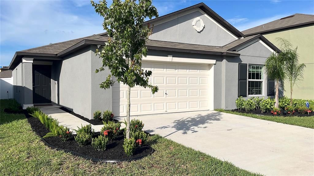 For Rent: $2,750 (4 beds, 2 baths, 1841 Square Feet)