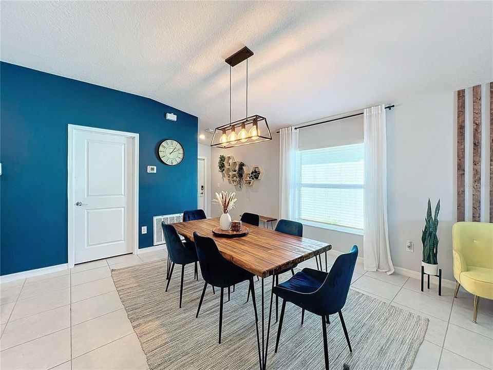 For Rent: $2,750 (4 beds, 2 baths, 1841 Square Feet)