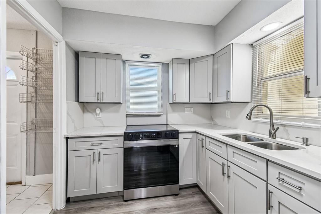 For Sale: $495,000 (3 beds, 2 baths, 1324 Square Feet)