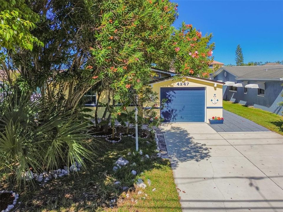 For Sale: $495,000 (3 beds, 2 baths, 1324 Square Feet)