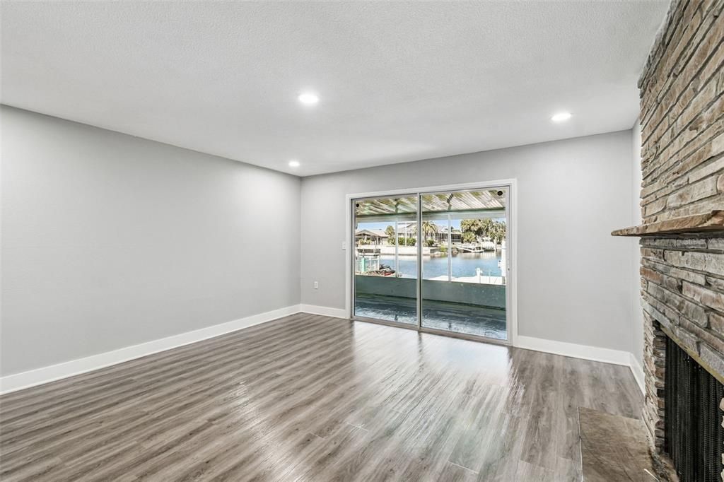 For Sale: $495,000 (3 beds, 2 baths, 1324 Square Feet)