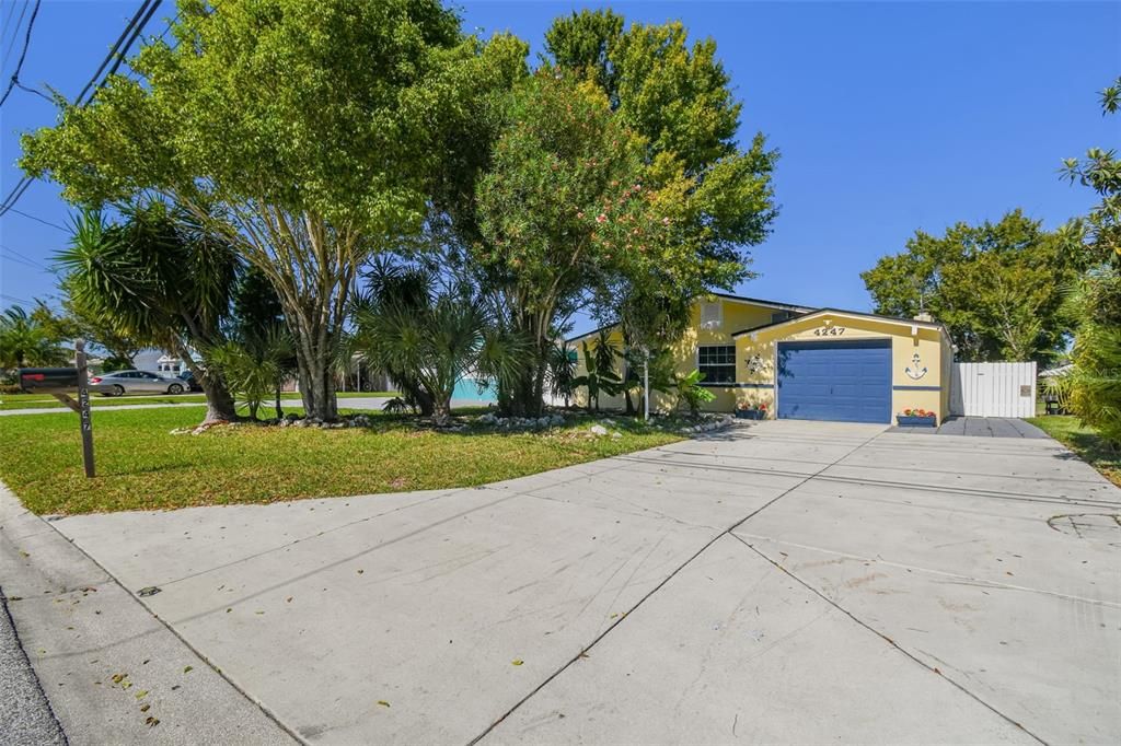 For Sale: $495,000 (3 beds, 2 baths, 1324 Square Feet)