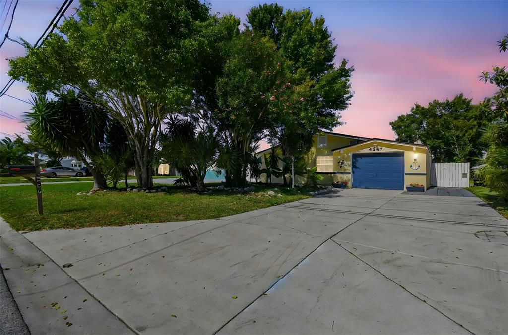 For Sale: $495,000 (3 beds, 2 baths, 1324 Square Feet)