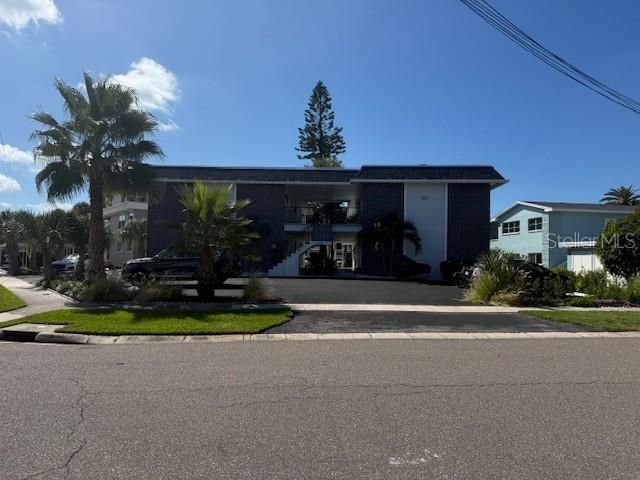 For Sale: $379,900 (3 beds, 2 baths, 1200 Square Feet)