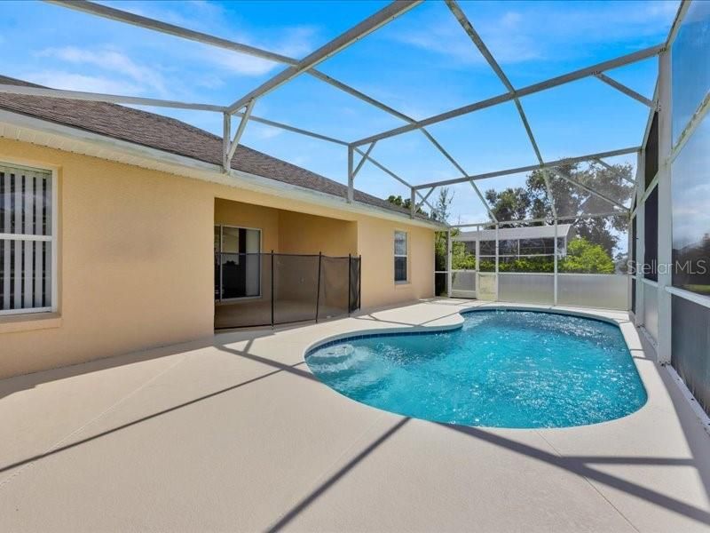 На продажу: $364,000 (4 спален, 3 ванн, 1729 Квадратных фут)