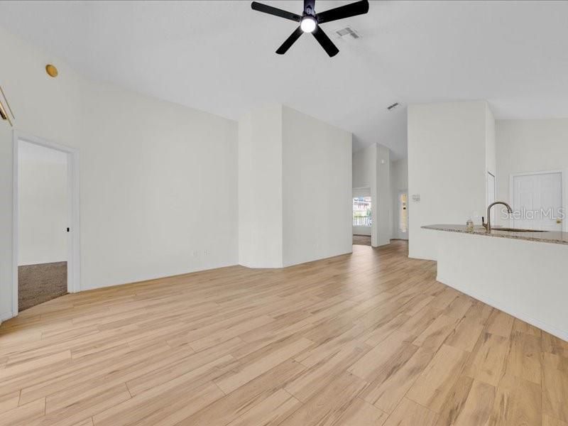 На продажу: $364,000 (4 спален, 3 ванн, 1729 Квадратных фут)