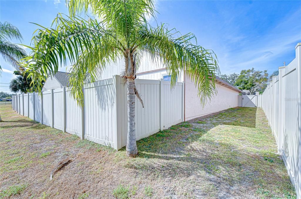 合同活跃: $379,000 (2 贝兹, 2 浴室, 1485 平方英尺)