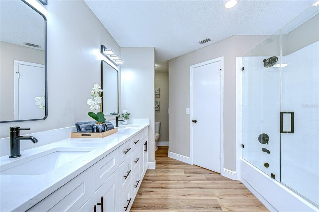 合同活跃: $379,000 (2 贝兹, 2 浴室, 1485 平方英尺)