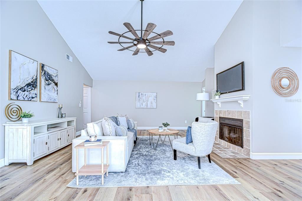 合同活跃: $379,000 (2 贝兹, 2 浴室, 1485 平方英尺)