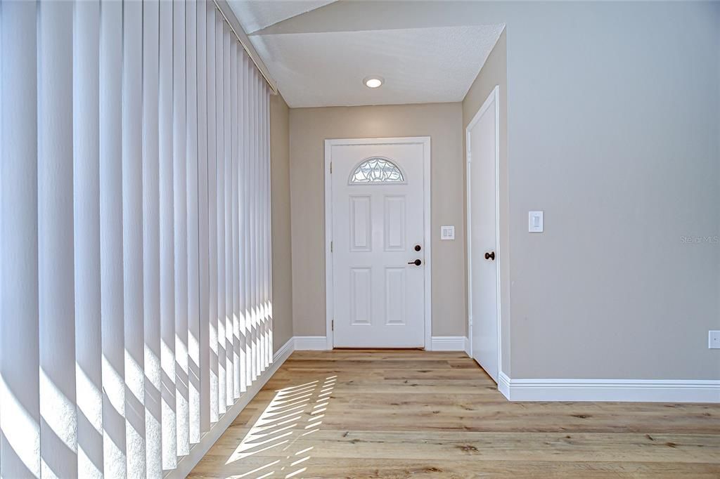 合同活跃: $379,000 (2 贝兹, 2 浴室, 1485 平方英尺)