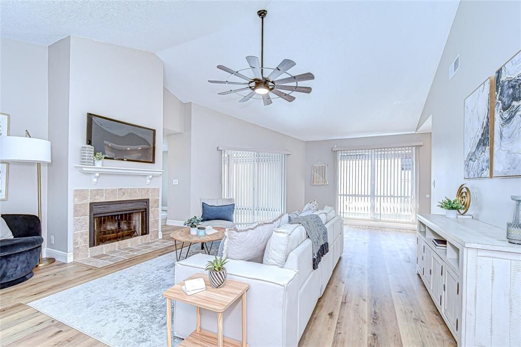 合同活跃: $379,000 (2 贝兹, 2 浴室, 1485 平方英尺)