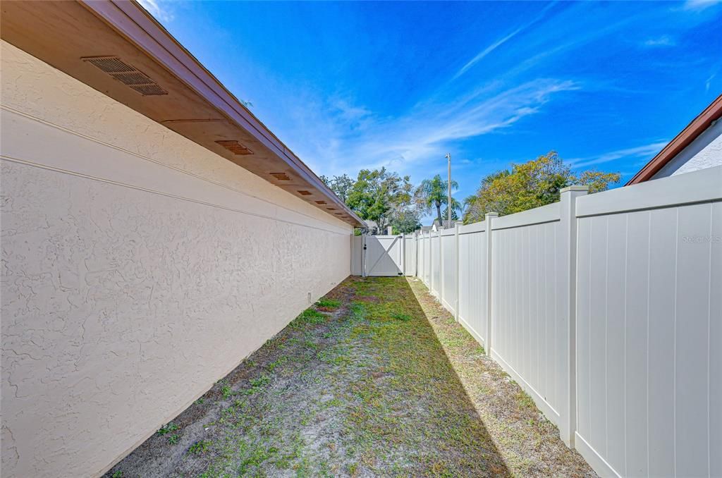 合同活跃: $379,000 (2 贝兹, 2 浴室, 1485 平方英尺)