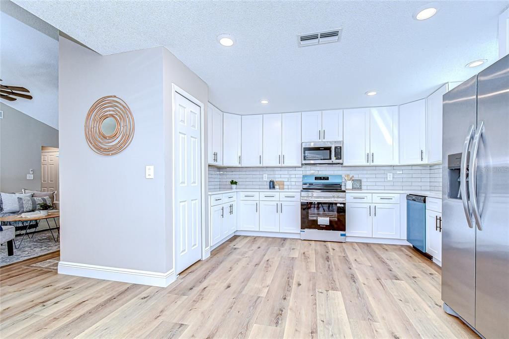 合同活跃: $379,000 (2 贝兹, 2 浴室, 1485 平方英尺)