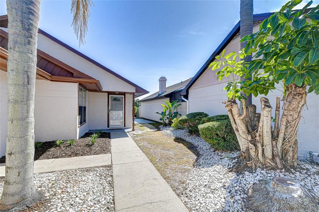 合同活跃: $379,000 (2 贝兹, 2 浴室, 1485 平方英尺)