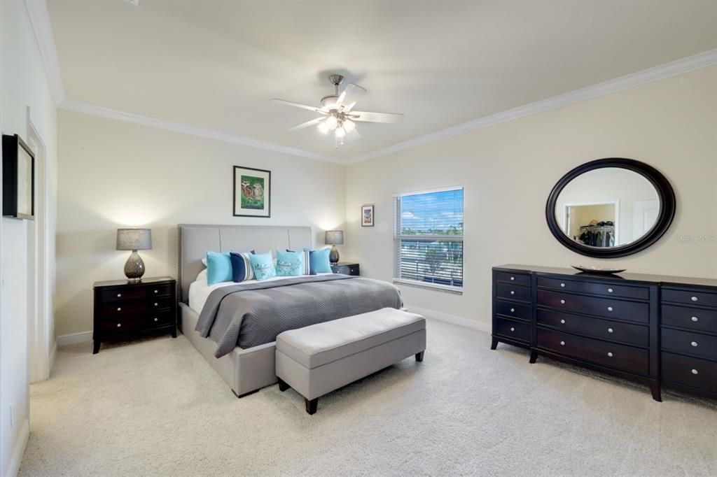 For Sale: $275,000 (2 beds, 2 baths, 1747 Square Feet)