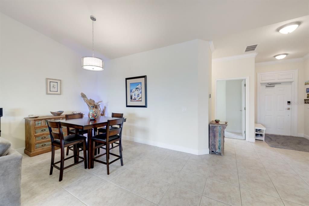 For Sale: $275,000 (2 beds, 2 baths, 1747 Square Feet)