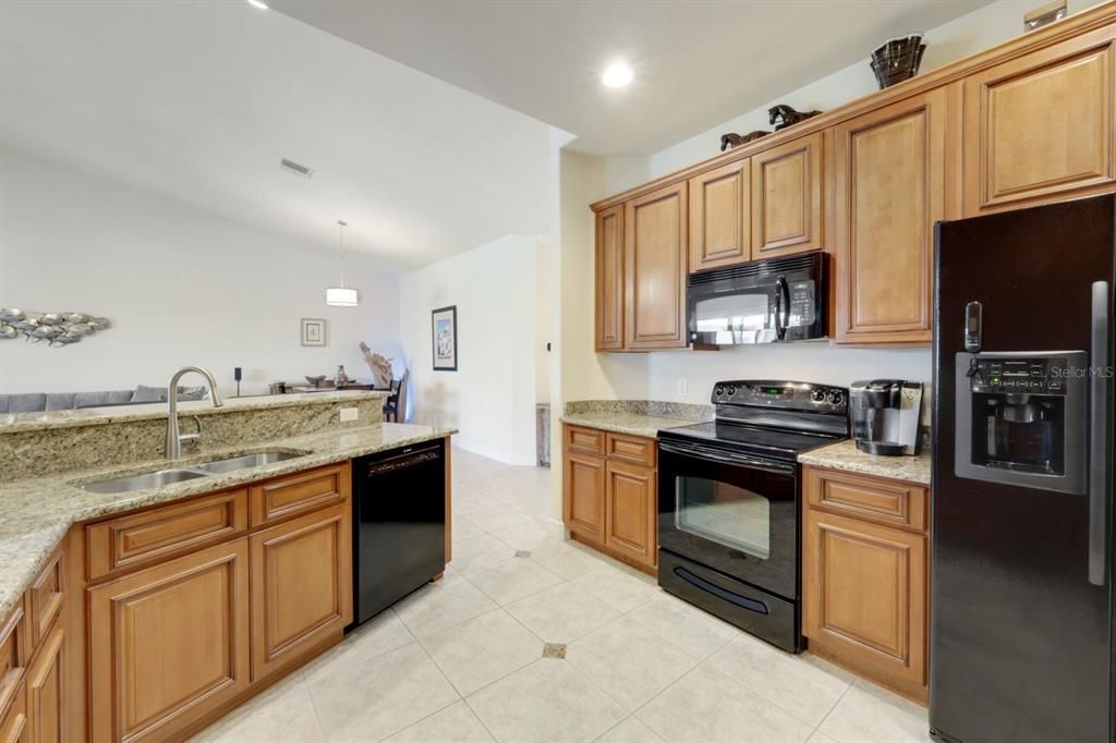 For Sale: $275,000 (2 beds, 2 baths, 1747 Square Feet)