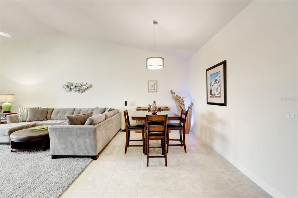 For Sale: $275,000 (2 beds, 2 baths, 1747 Square Feet)