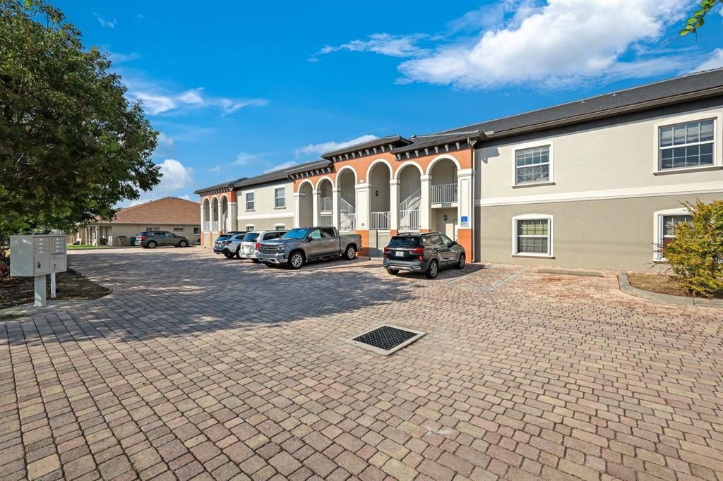 For Sale: $275,000 (2 beds, 2 baths, 1747 Square Feet)