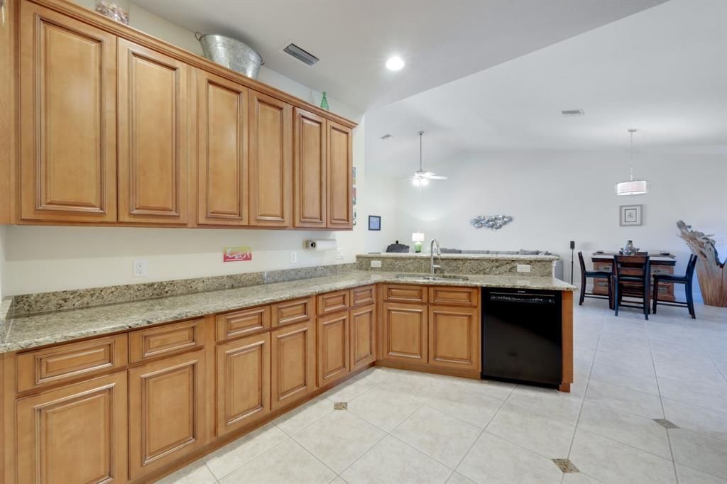 For Sale: $275,000 (2 beds, 2 baths, 1747 Square Feet)