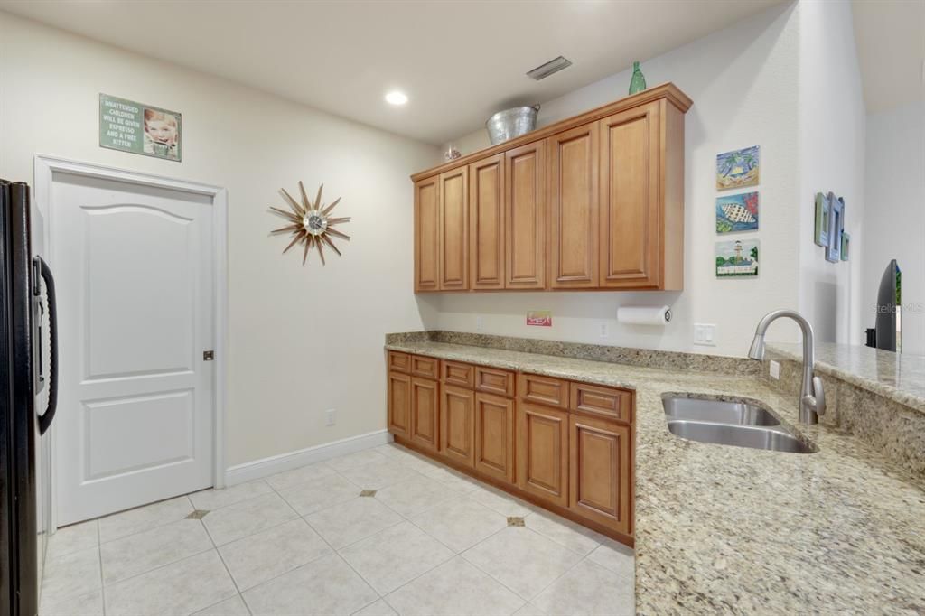 For Sale: $275,000 (2 beds, 2 baths, 1747 Square Feet)