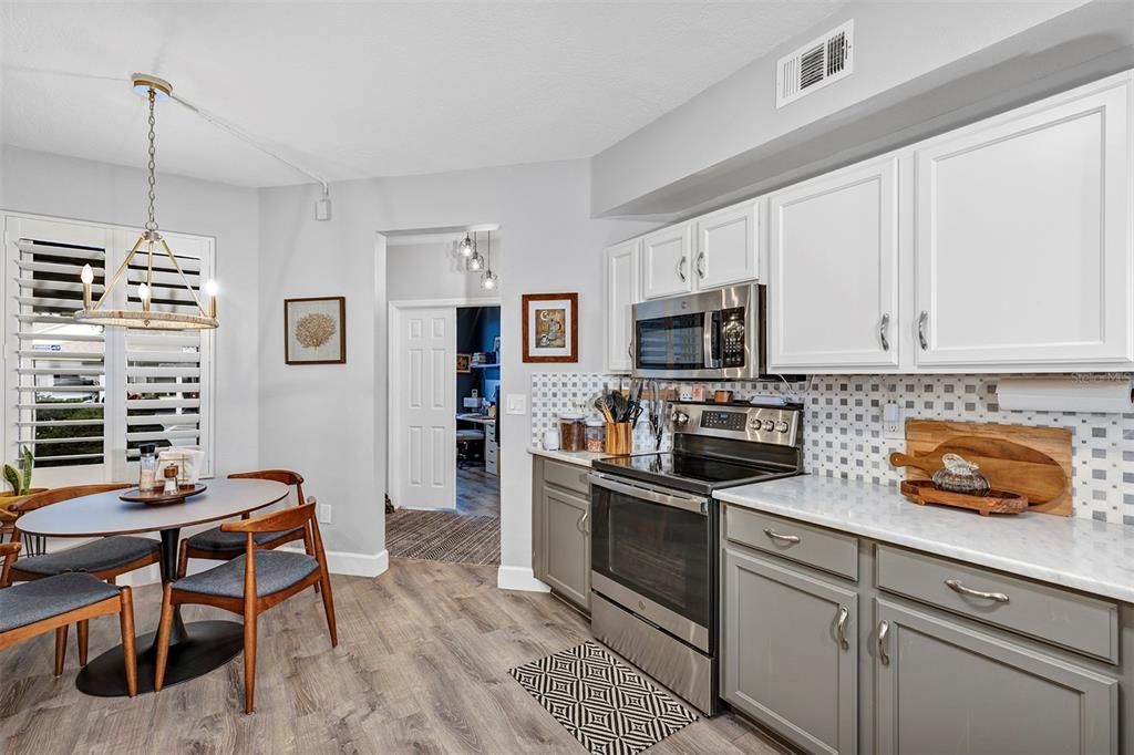 Active With Contract: $264,000 (3 beds, 2 baths, 1267 Square Feet)