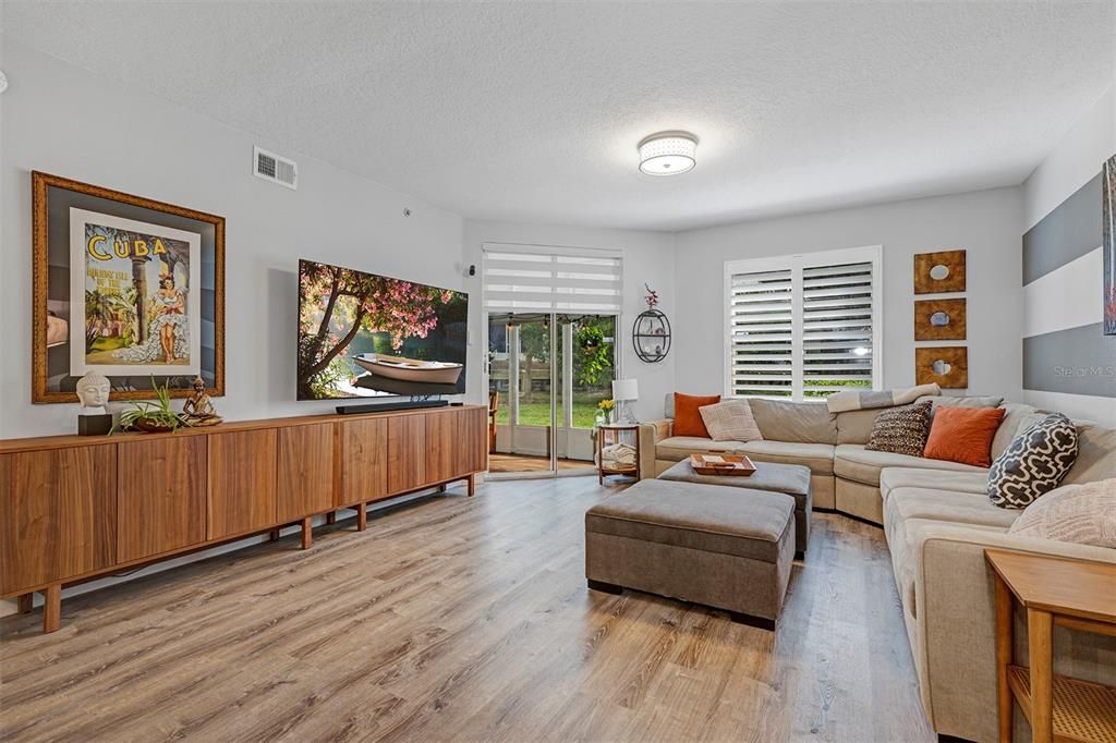 Active With Contract: $264,000 (3 beds, 2 baths, 1267 Square Feet)