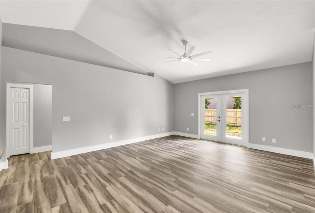 For Sale: $399,000 (3 beds, 2 baths, 1264 Square Feet)