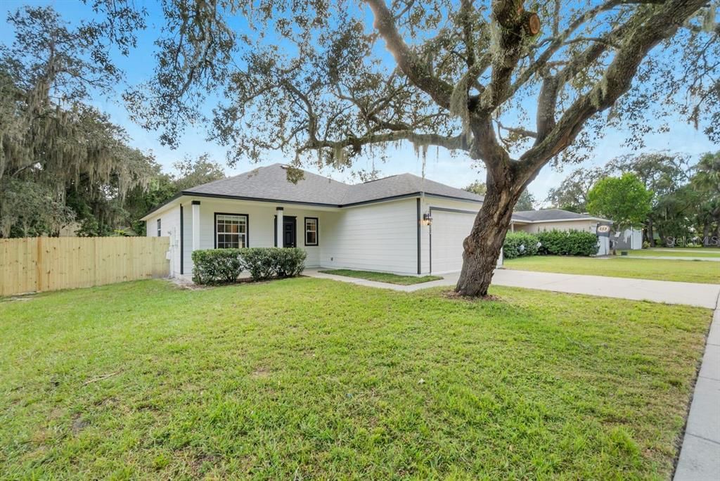 For Sale: $399,000 (3 beds, 2 baths, 1264 Square Feet)