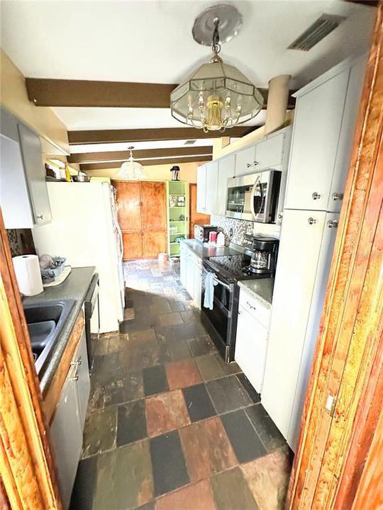 Active With Contract: $342,000 (3 beds, 2 baths, 1584 Square Feet)