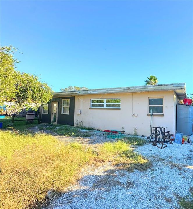 Active With Contract: $342,000 (3 beds, 2 baths, 1584 Square Feet)