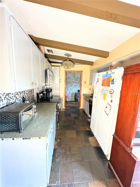 Active With Contract: $342,000 (3 beds, 2 baths, 1584 Square Feet)