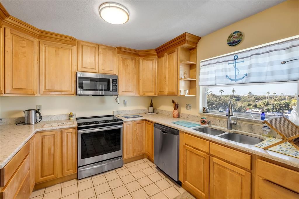 Activo con contrato: $469,000 (3 camas, 2 baños, 1720 Pies cuadrados)