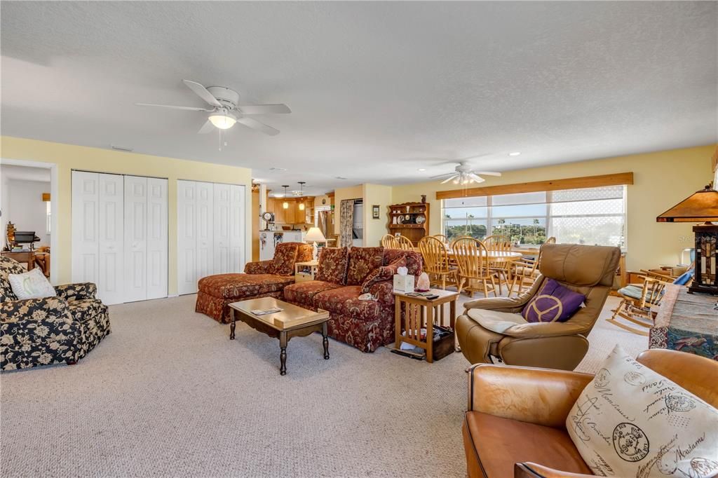 Activo con contrato: $469,000 (3 camas, 2 baños, 1720 Pies cuadrados)