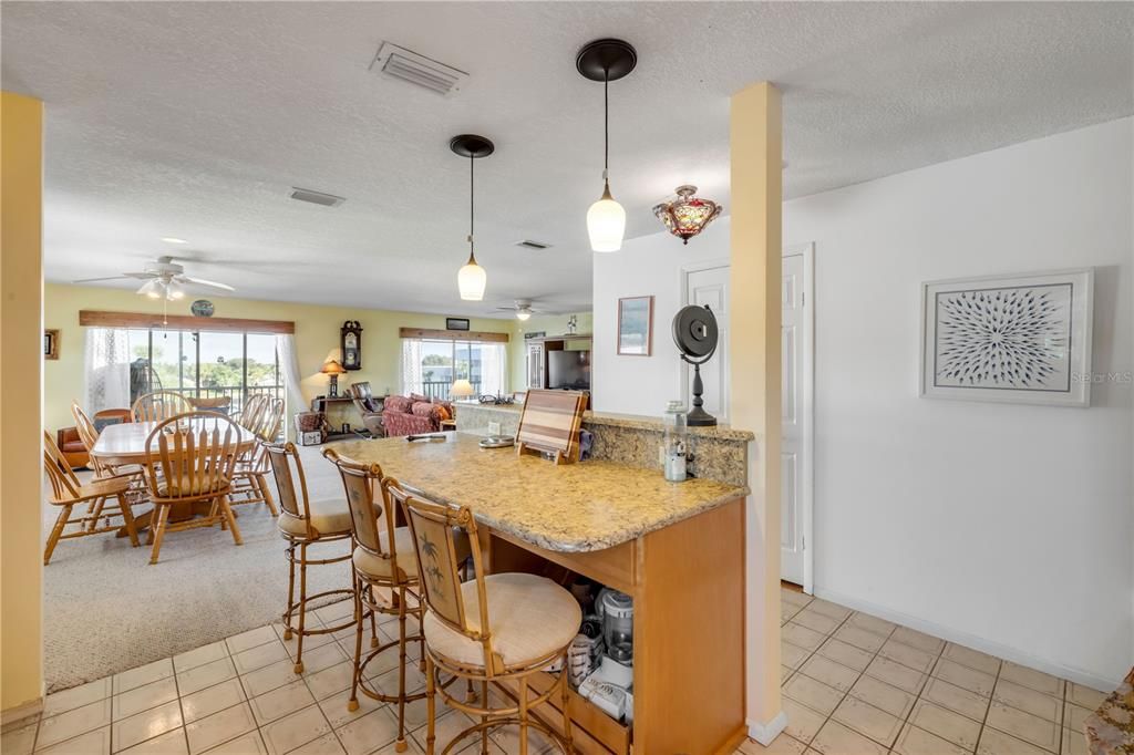 Activo con contrato: $469,000 (3 camas, 2 baños, 1720 Pies cuadrados)