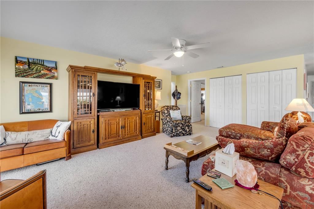 Activo con contrato: $469,000 (3 camas, 2 baños, 1720 Pies cuadrados)