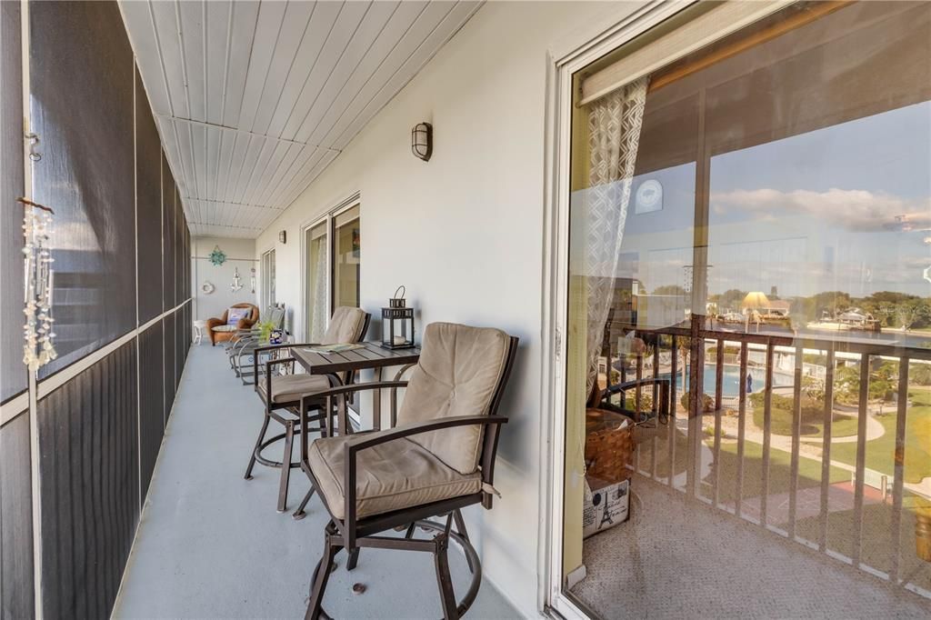 Activo con contrato: $469,000 (3 camas, 2 baños, 1720 Pies cuadrados)