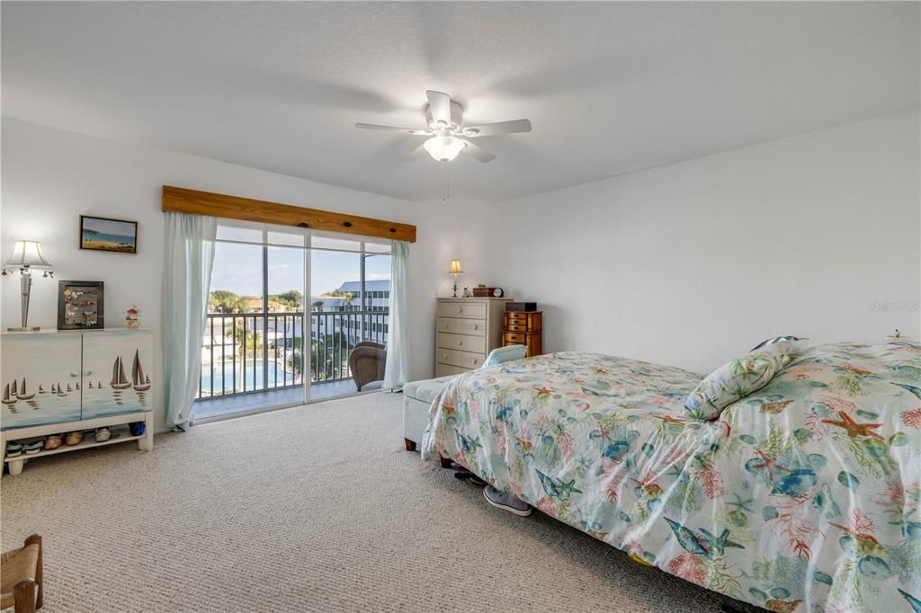 Activo con contrato: $469,000 (3 camas, 2 baños, 1720 Pies cuadrados)