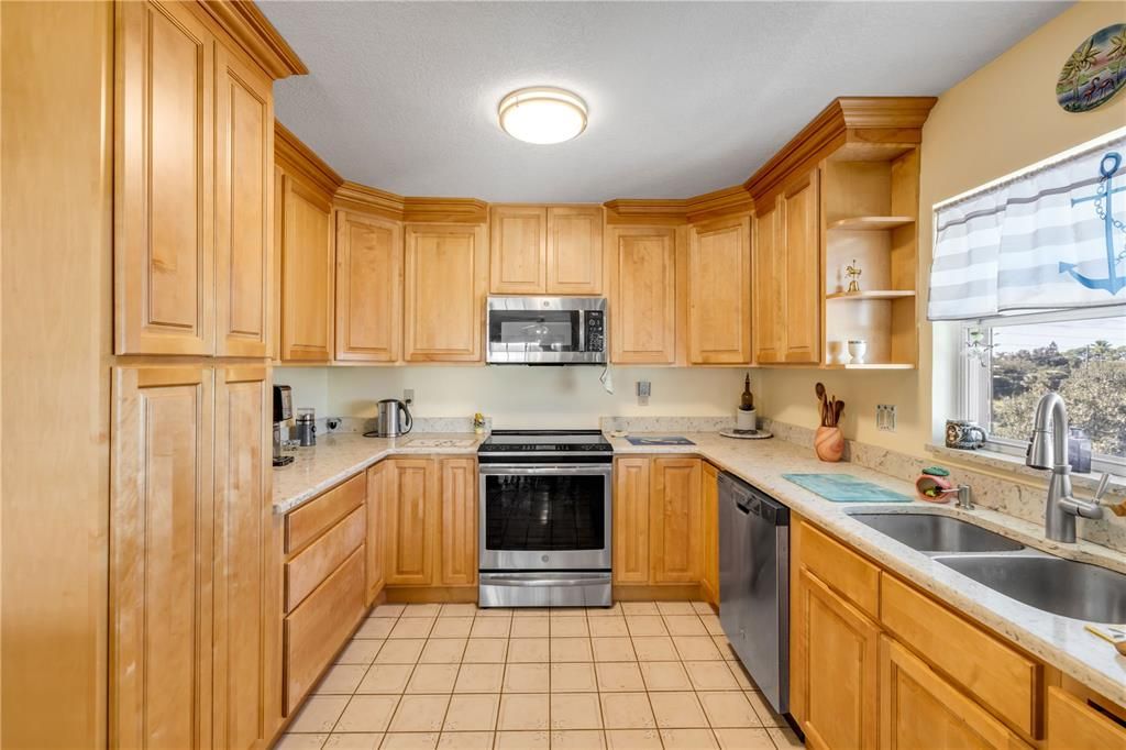 Activo con contrato: $469,000 (3 camas, 2 baños, 1720 Pies cuadrados)