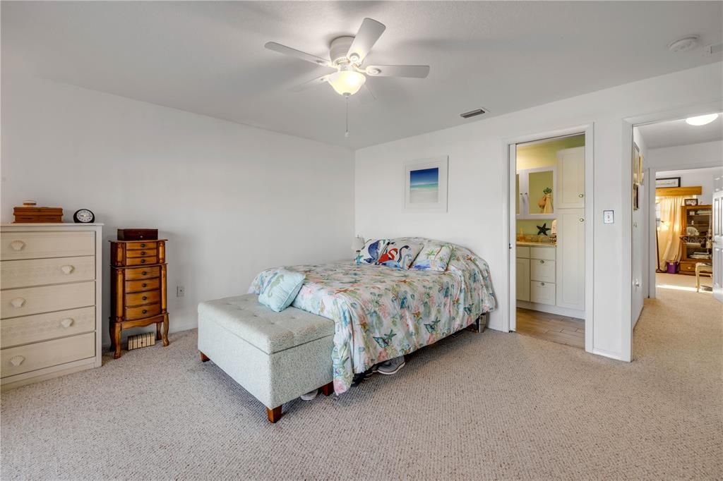 Activo con contrato: $469,000 (3 camas, 2 baños, 1720 Pies cuadrados)