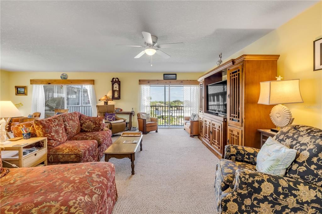 Activo con contrato: $469,000 (3 camas, 2 baños, 1720 Pies cuadrados)