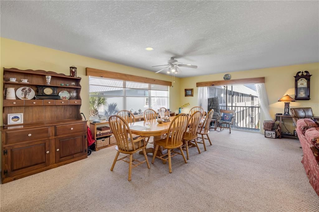 Activo con contrato: $469,000 (3 camas, 2 baños, 1720 Pies cuadrados)