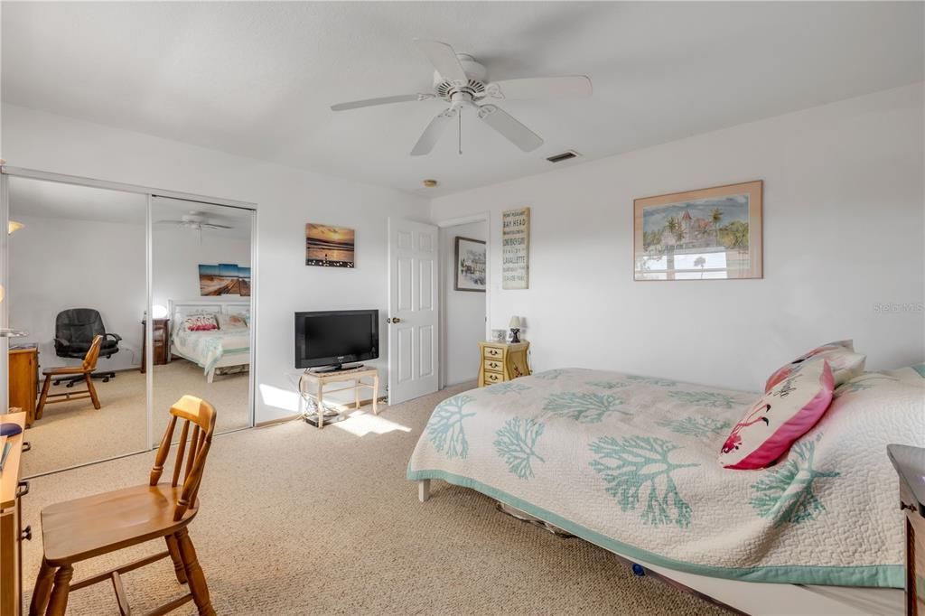 Activo con contrato: $469,000 (3 camas, 2 baños, 1720 Pies cuadrados)