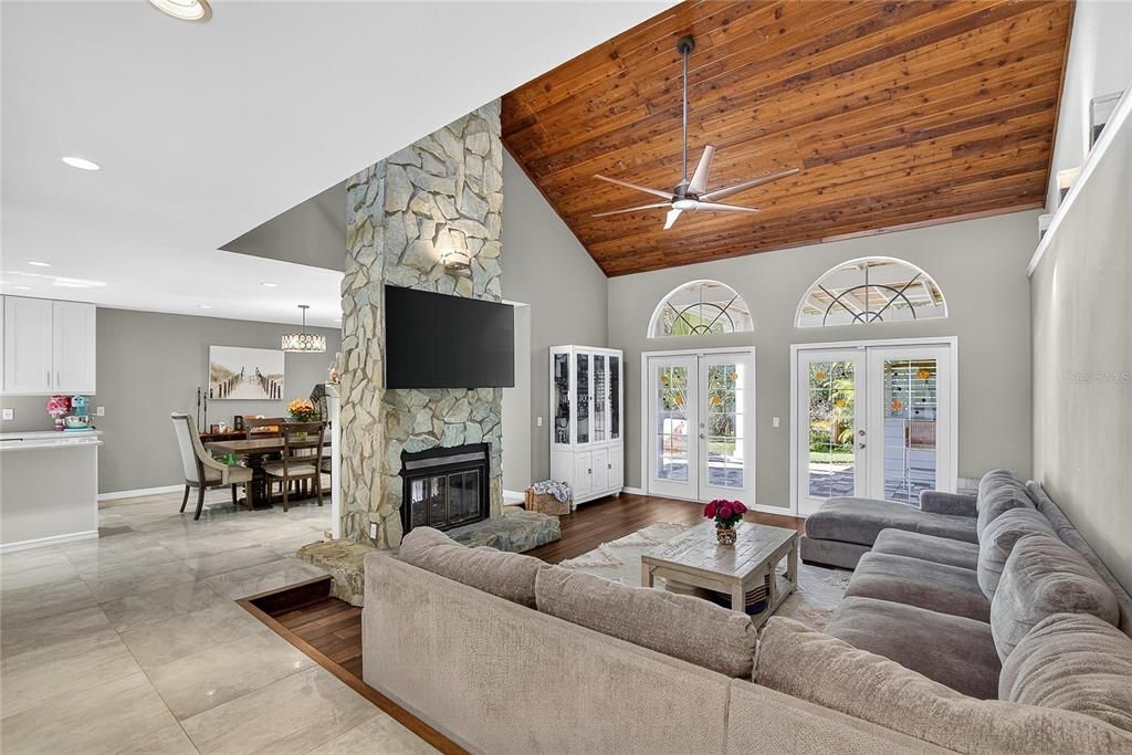 En Venta: $750,000 (3 camas, 2 baños, 2044 Pies cuadrados)