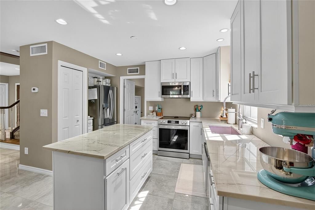 En Venta: $750,000 (3 camas, 2 baños, 2044 Pies cuadrados)