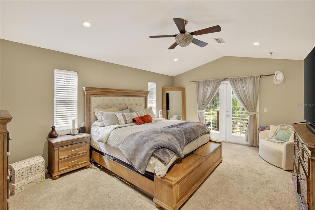 En Venta: $750,000 (3 camas, 2 baños, 2044 Pies cuadrados)