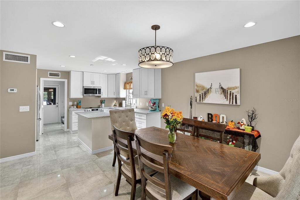 En Venta: $750,000 (3 camas, 2 baños, 2044 Pies cuadrados)