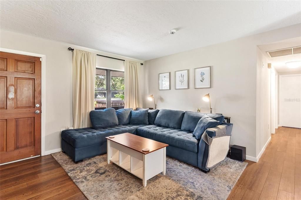 For Sale: $238,000 (3 beds, 1 baths, 1136 Square Feet)